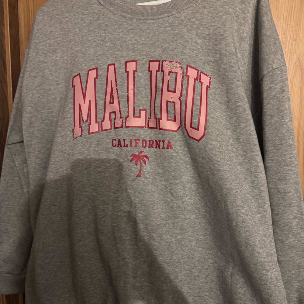 Malibu California Women’s Sweater Size Large Brand New